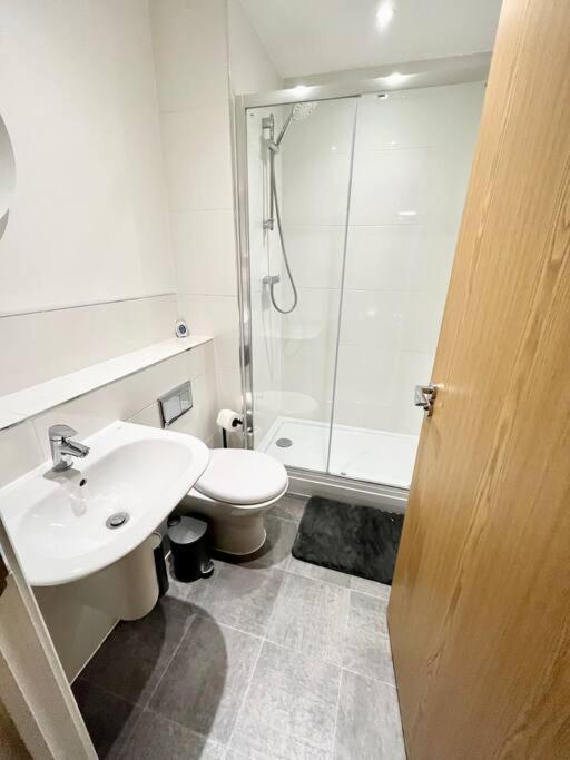 Spacious 2 Bed Ground Floor Apartment, Free Parking, Close To Historic Dockyard & Gunwharf Quays Portsmouth Dış mekan fotoğraf